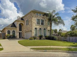 2088 Dillonwood Ct, Kemah, TX 77565