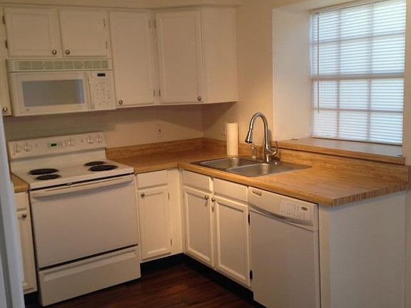 5th image of 921 W University Dr Unit 1072