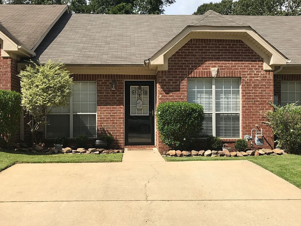 Beautifully Landscaped 