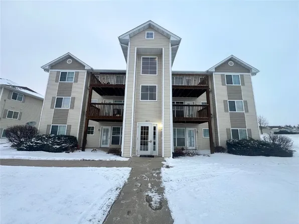 6615 Creekside Dr NE Unit 2, Cedar Rapids, IA 52402