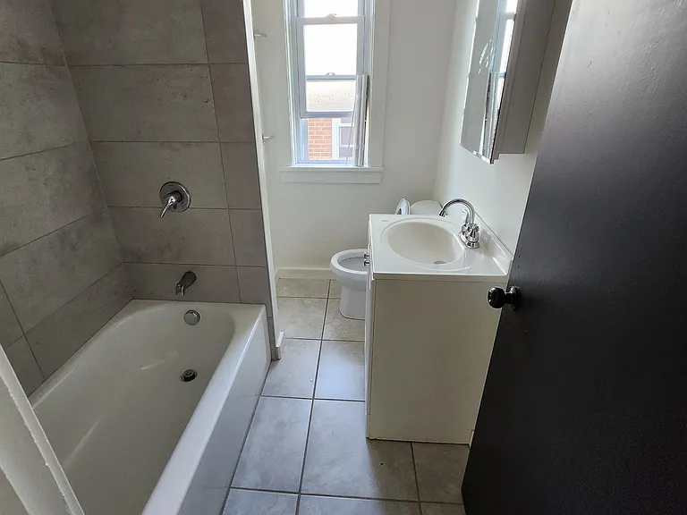 1104 Holmes St — Photo 14