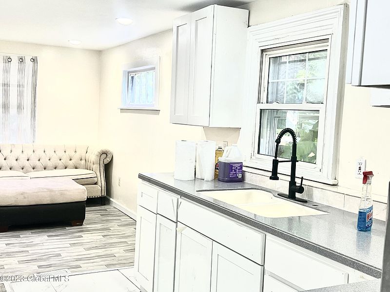 4th image of 415-417 Mumford Street