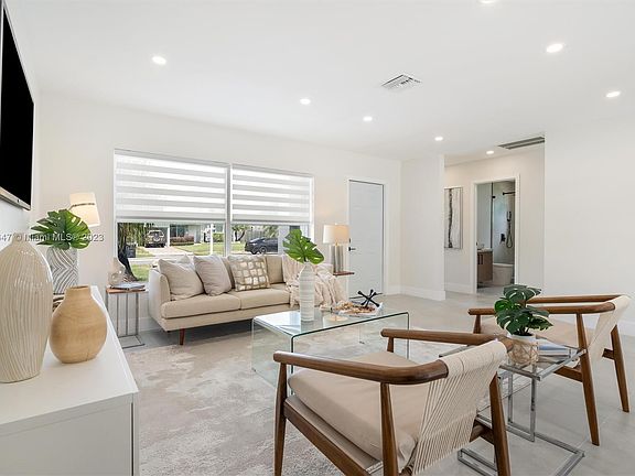 4th image of 234 SE 3rd Pl