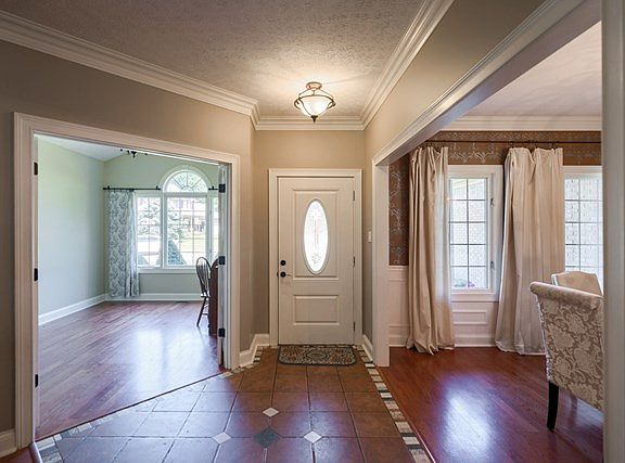 3rd image of 2301 Crescent Hill Dr