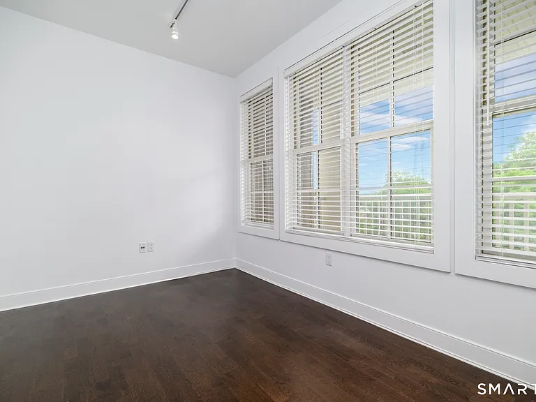 77 Havemeyer Ln #303 — Photo 14