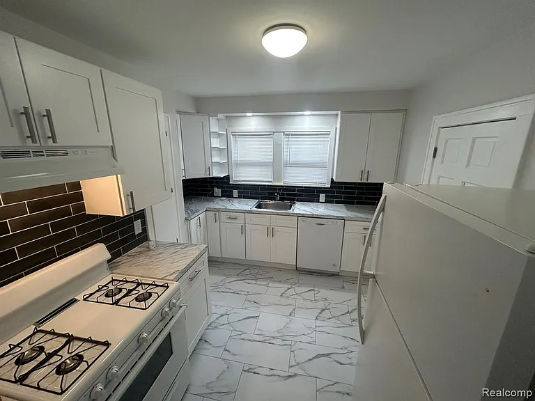14716 Archdale St #1 — Photo 17