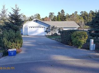 1088 Pirates Ct, Coos Bay, OR