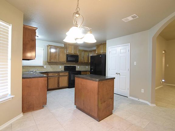 4th image of 2411 Terry Dr
