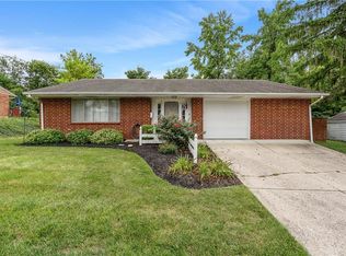 2700 Pinegrove Dr, Dayton, OH 45449