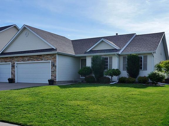 2nd image of 321 NW Watercrest Dr