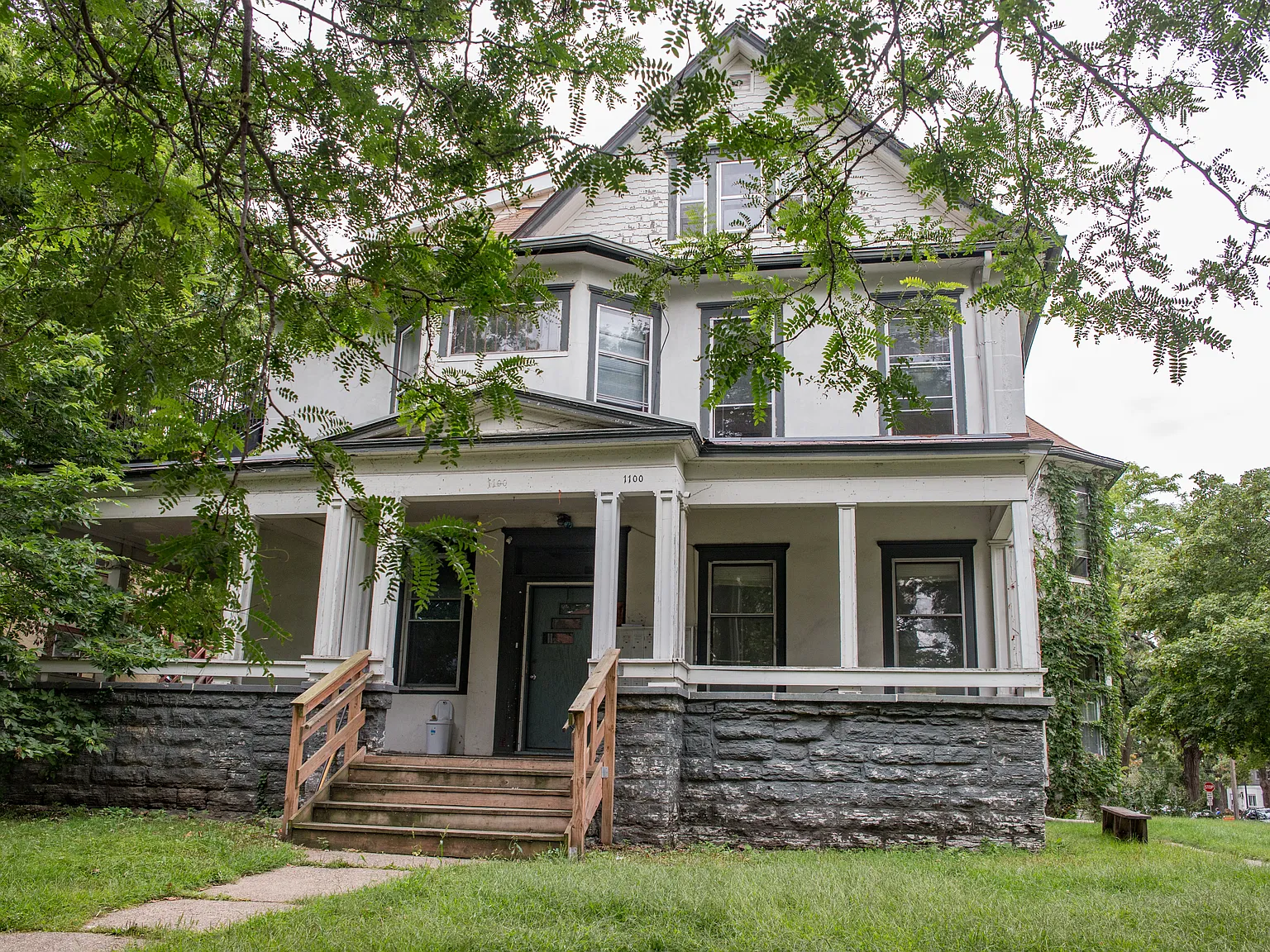 6 bed, $2,600 — Photo 1