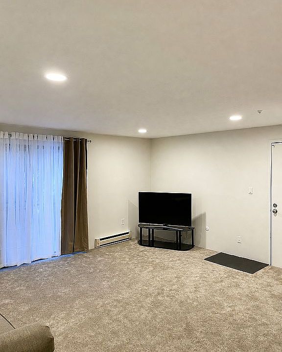 1st image of 4 Village Rock Ln APT 10