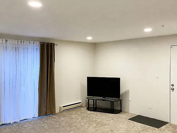 4 Village Rock Ln APT 10, Natick, MA 01760