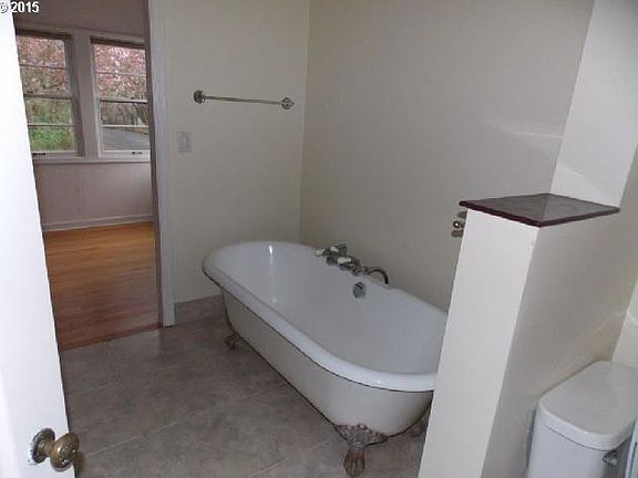 4th image of 7728 SW 10th Ave