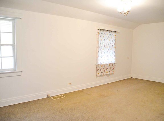 5th image of 3132 Lincoln St