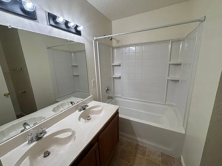 1008 Stone Chapel Way — Photo 21