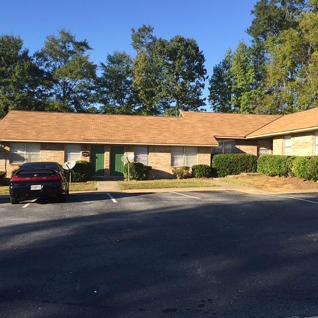 2nd image of 4430 Saunders Dr APT 3B