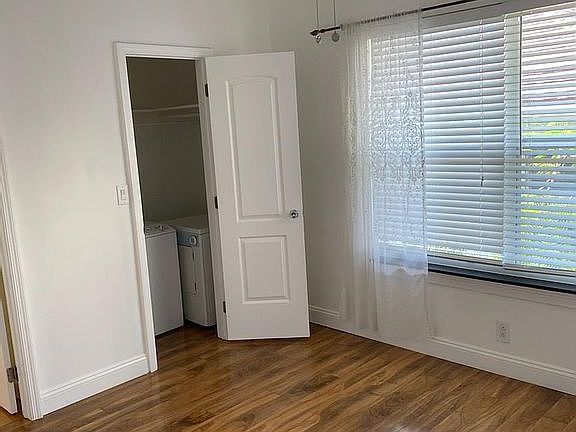 5th image of 2400 NE 33rd Ave APT 201