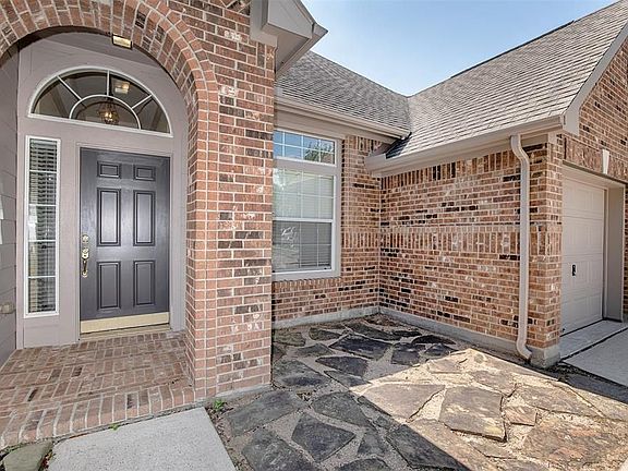4th image of 877 Shoal Pointe Ct
