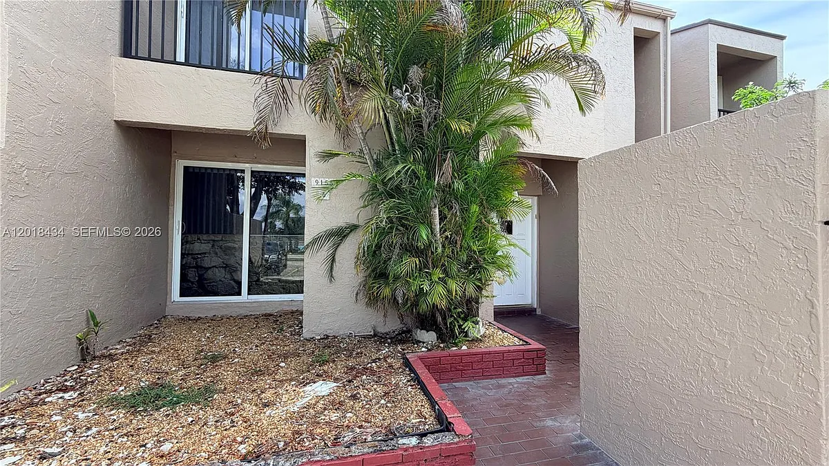 Building Photo - 9155 Fontainebleau Blvd #6