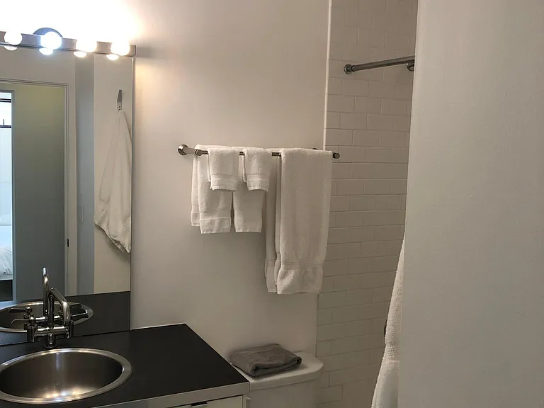 2404 Thorndyke Pl W #5 — Photo 6