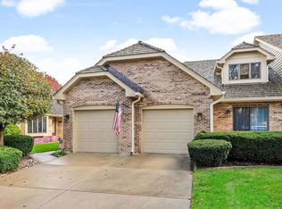 8531 Thistlewood Ct, Darien, IL 60561