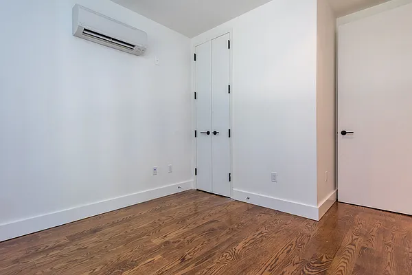 Rented by Nooklyn NYC LLC | media 42