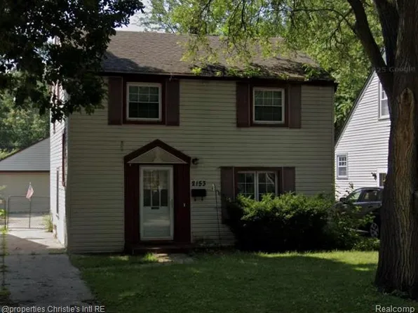 2161 Hampton Rd, Grosse Pointe Woods, MI 48236
