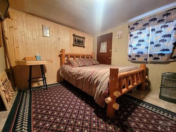 5th image of 613 Salazar St