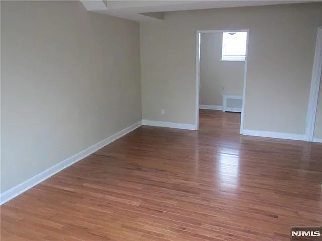 126 Hastings Ave #A — Photo 3