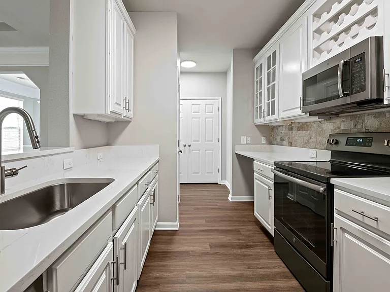 Lake Clearwater Apartments — Photo 55