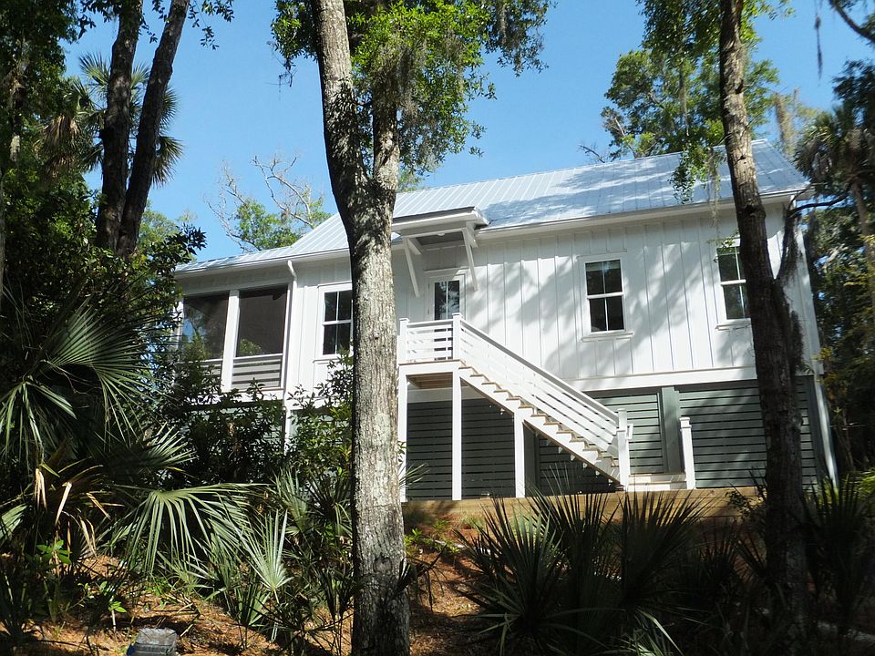 1st image of 575 Pelican Ct