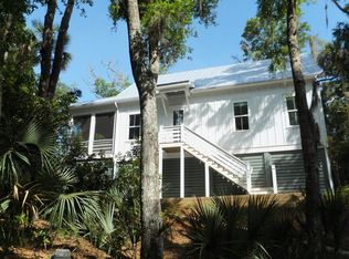 575 Pelican Ct, Edisto Island, SC 29438