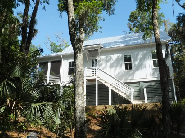 575 Pelican Ct, Edisto Island, SC 29438