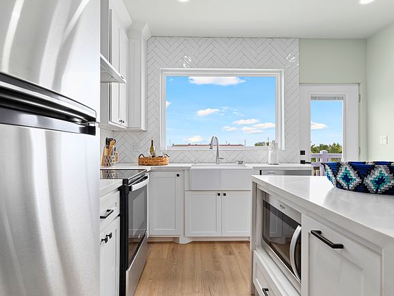 2nd image of 111 W Sunny Isle Dr #402
