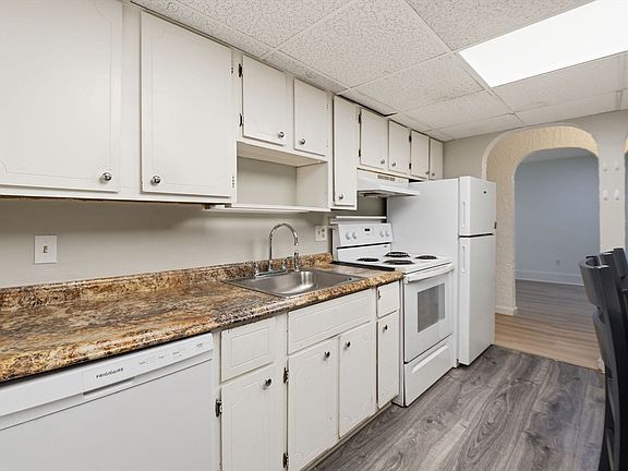 3rd image of 15 Shadowbrook Ln APT 28