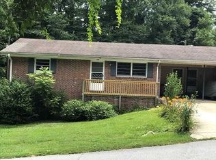 180 Ewart Dr, Hendersonville, NC 28739