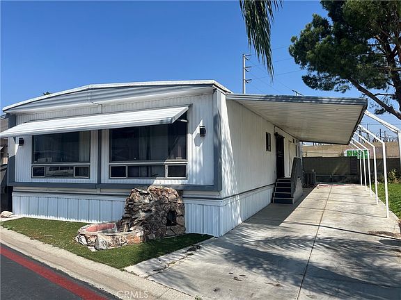3rd image of 2930 W Rialto Ave Space 21