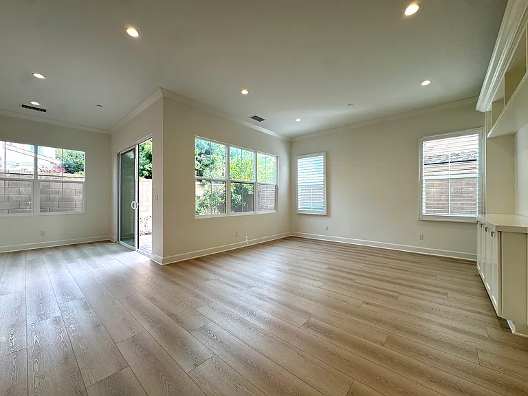 128 Hargrove — Photo 3