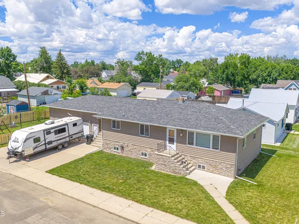 901 4th Ave W, Williston, ND 58801