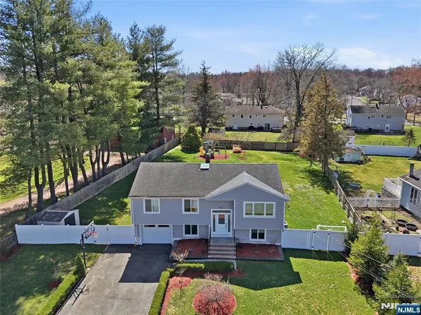 100 Blanch Ave, Closter, NJ 07624