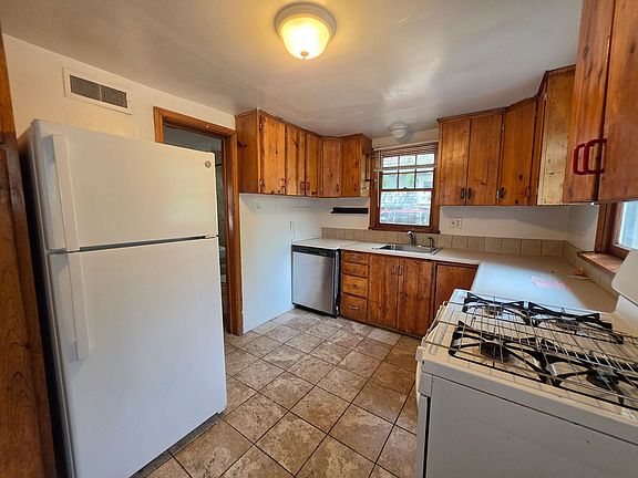 5th image of 2138 Grove St