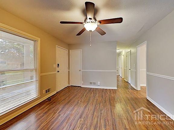 2nd image of 1104 Mountain View Dr