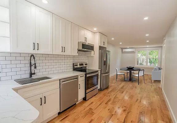 4th image of 1145 E 213th St
