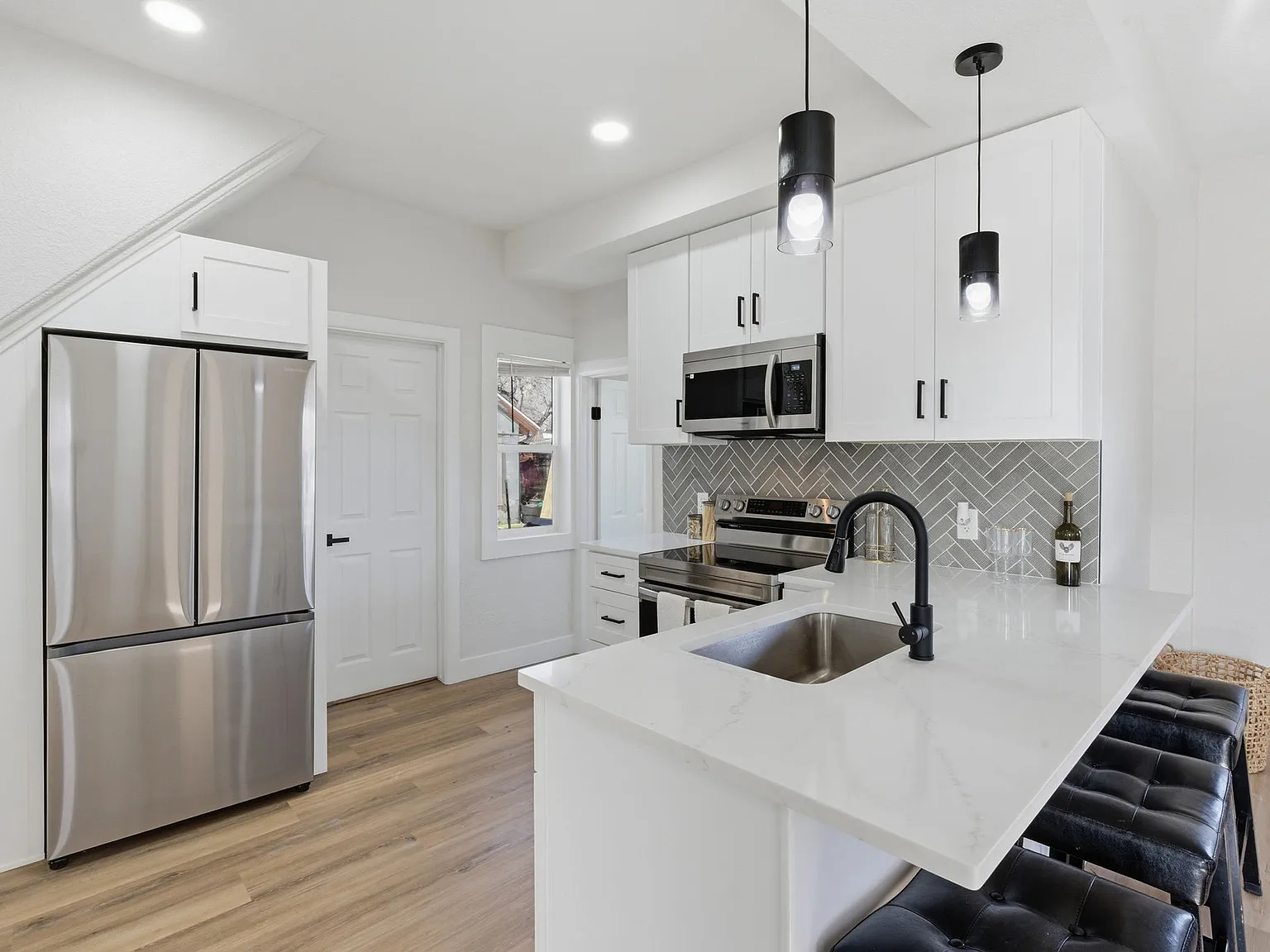 2 bed, 938 sqft, $2,500 — Photo 4