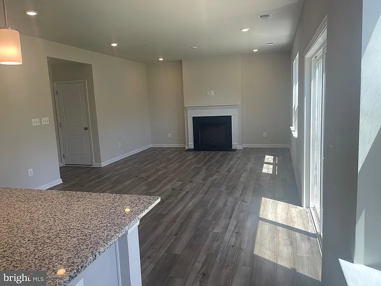 11 Forest Grove Ave — Photo 13