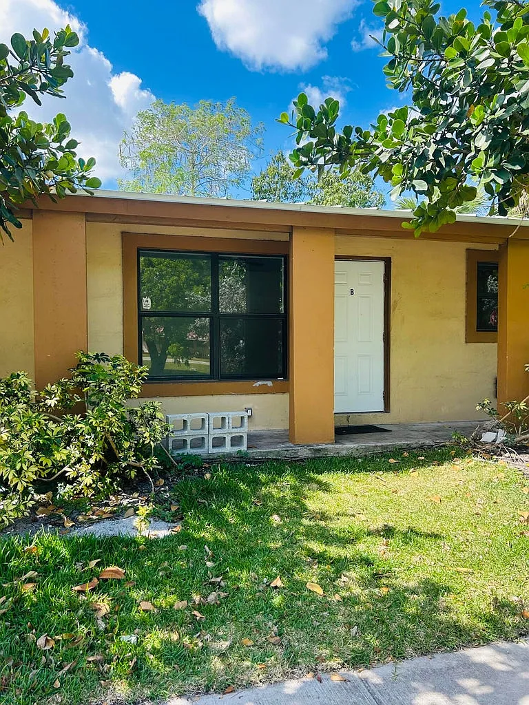 3 bed, 2133 sqft, $2,100 — Photo 1