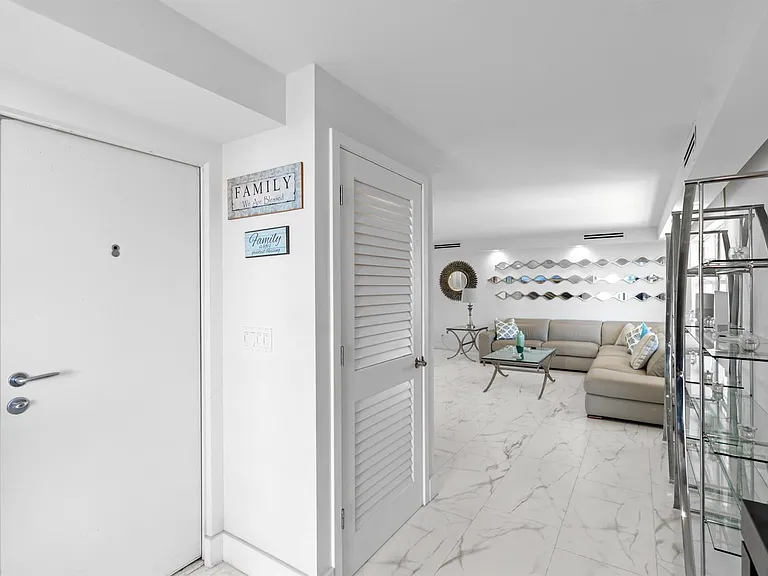 121 Golden Isles Dr #Penthouse 1 — Photo 22
