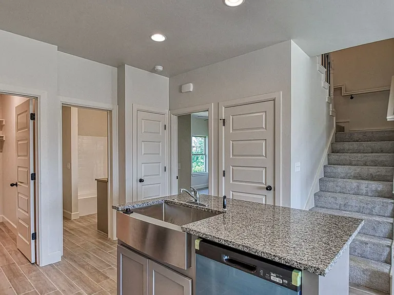 8101 Solare Pl — Photo 12
