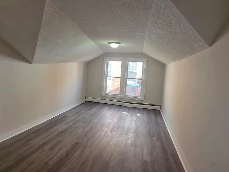 312 Davenport Ave #2 — Photo 8